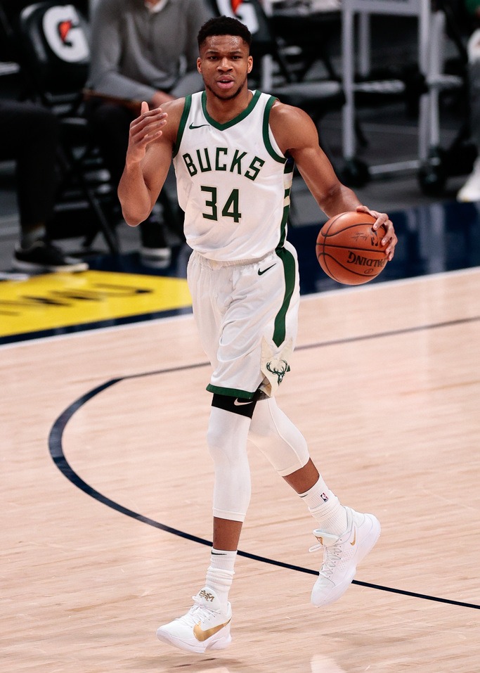 爱游戏体育-欧冠冲刺阶段走向成谜，密尔沃基雄鹿手感冰凉，悬念犹存，年轻球员得到机会的简单介绍-爱游戏体育